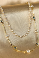 Colar Duplo com Corrente de Pérola e Mini Corações Dourados Banhado em Ouro 18k