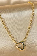 Colar com Corrente Dourada e Fecho de Coração Banhado em Ouro 18k