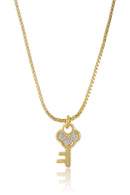 Colar com Pingente Pequeno de Chave Banhado em Ouro 18k