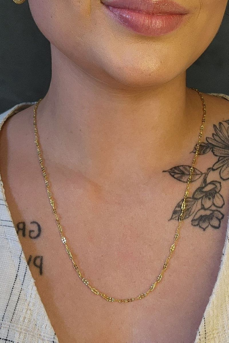 Colar Cumprido com Mini Elos Banhado em Ouro 18k