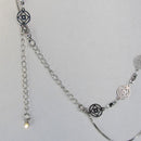 Colar com Corrente com Mini Flores Banhado em Ródio Branco