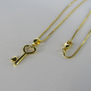 Colar Pingente de Chave Banhado em Ouro 18k