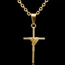 Cadena con candado Cartier de 2,5 mm con colgante de crucifijo rizado, chapada en oro de 18 quilates.