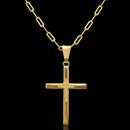 Cadena larga Cartier de 2 mm con colgante de cruz detallado, chapada en oro de 18 quilates.