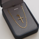 Cadena Figaro 3x1,2mm con Colgante de Cruz Lisa Baño de Oro 18k