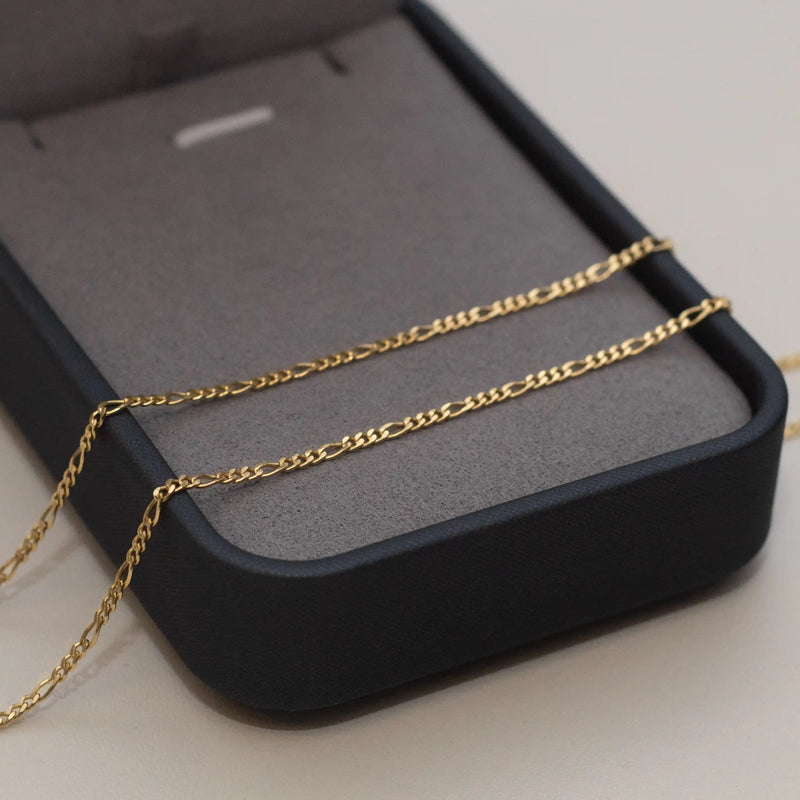 Corrente Fígaro 3x1 2mm com pingente Cruz Lisa Banhado a Ouro 18k