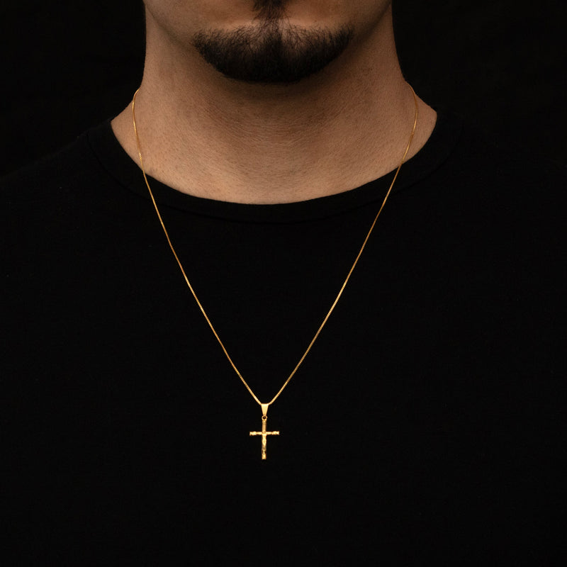 Colgante de cruz con Jesús bañado en oro de 18 quilates