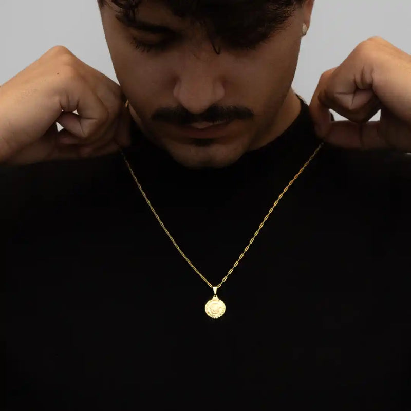 Corrente Cartier long 2mm com pingente Medusa Banhado a Ouro 18k